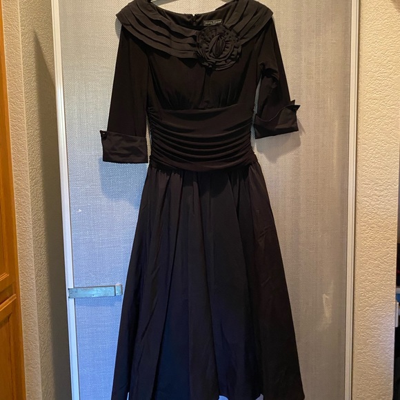 Women’s elegant formal dress size 8. - Picture 4 of 6
